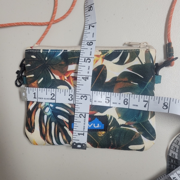 Kavu Renrose Crossbody Bag. - Picture 13 of 13